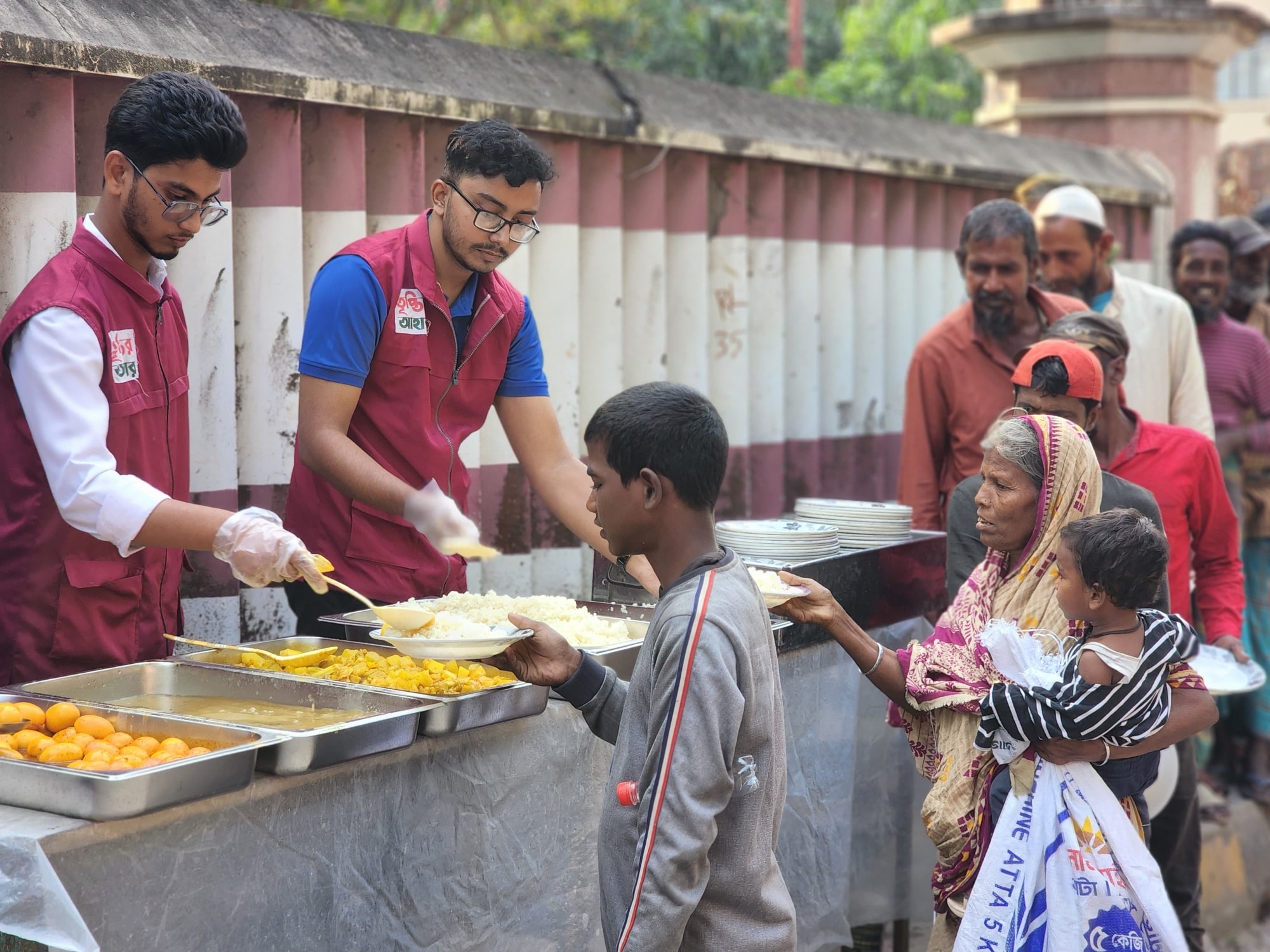 ক্ষুধার্ত‘র মুখে এক মুঠো অন্ন